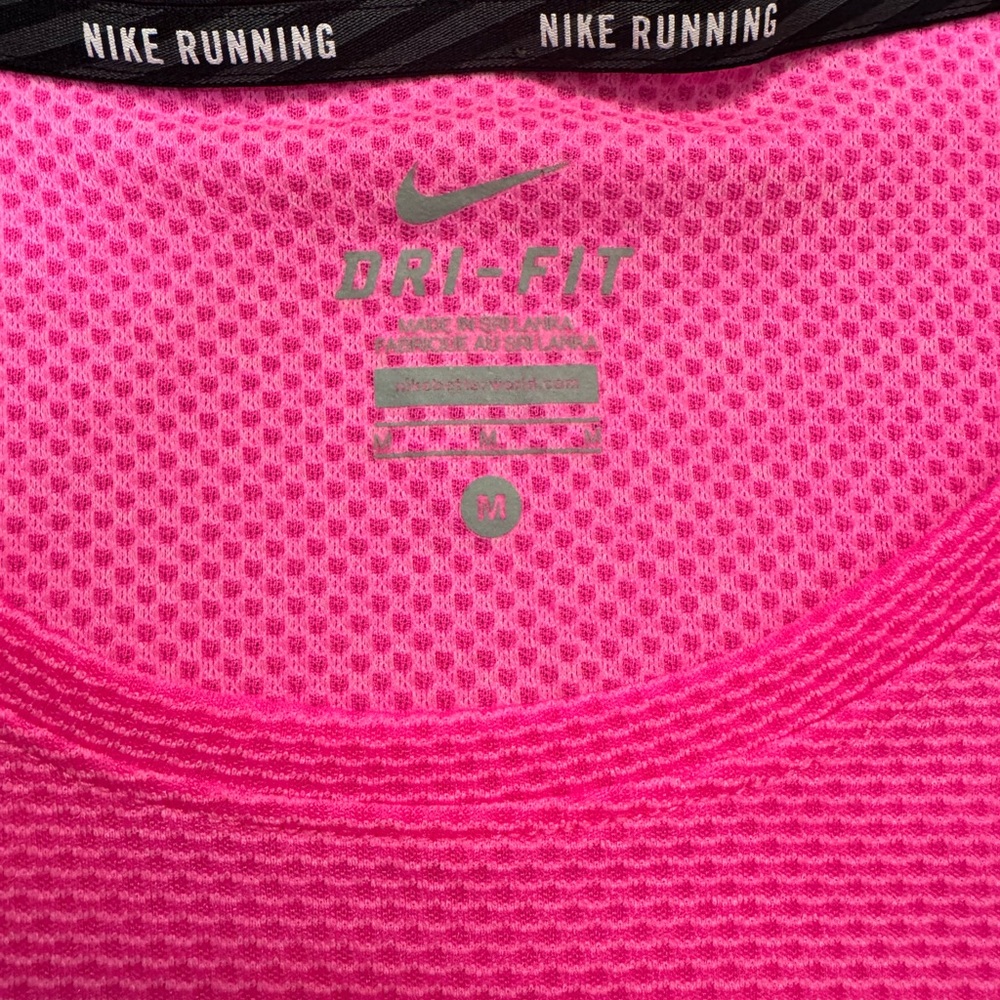 Women’s Nike Aeroreact Short Sleeve Size Medium - Picture 7 of 10